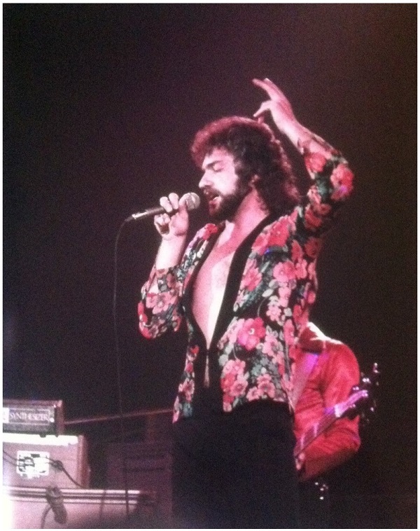 Dennis DeYoung 1975.jpg