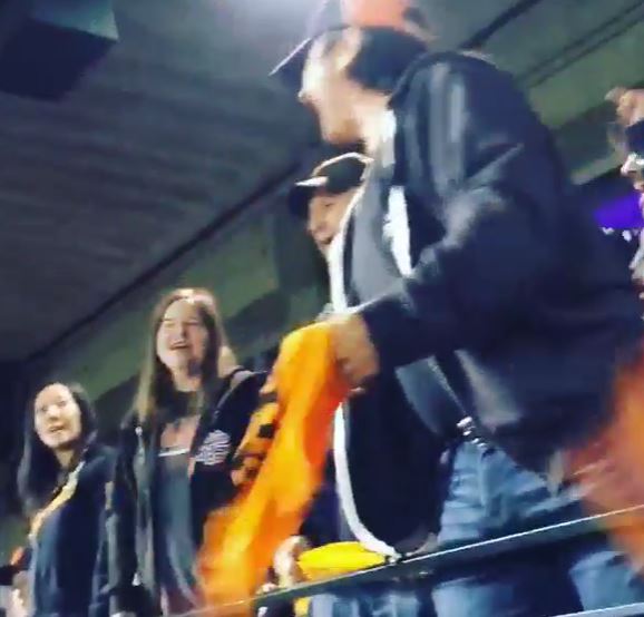 SP and his backup singers.JPG